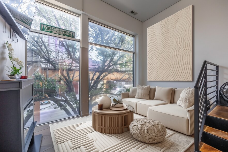 Building Photo - 1002 W Lake St