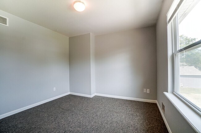 Building Photo - 3704 Willow Run Dr