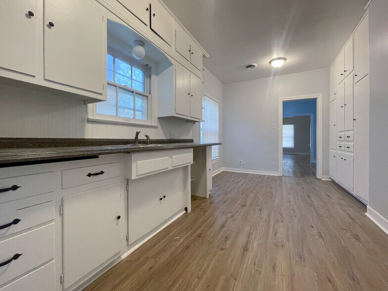 Building Photo - 616 N 35th St