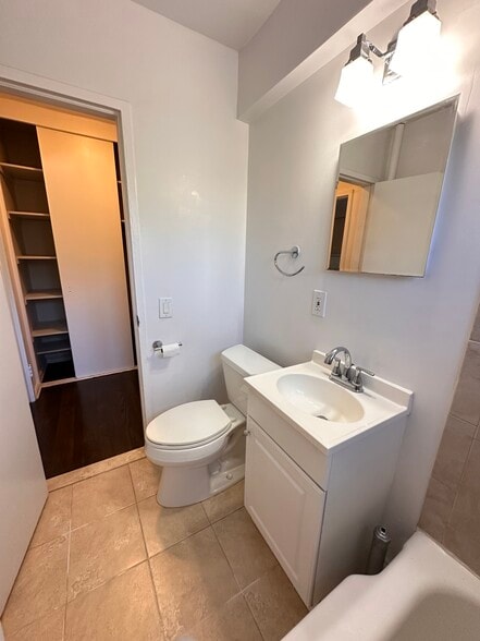 Building Photo - 411 Park Pl