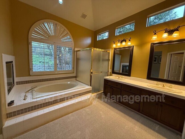 Building Photo - 685 Hillcrest Cir