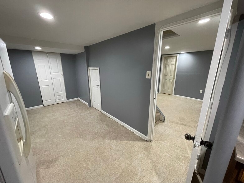 Building Photo - 216 Carnation Ct