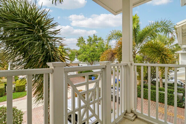 Building Photo - 1323 N Jeaga Dr