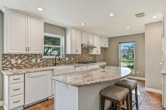 Building Photo - 513 Meadow Bend Dr