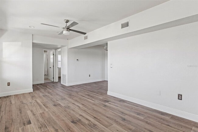 Building Photo - **FIRST MONTHS RENT FREE** Waterfront 3 Be...