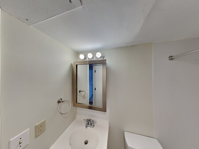 Building Photo - 31 Chittenden Ave