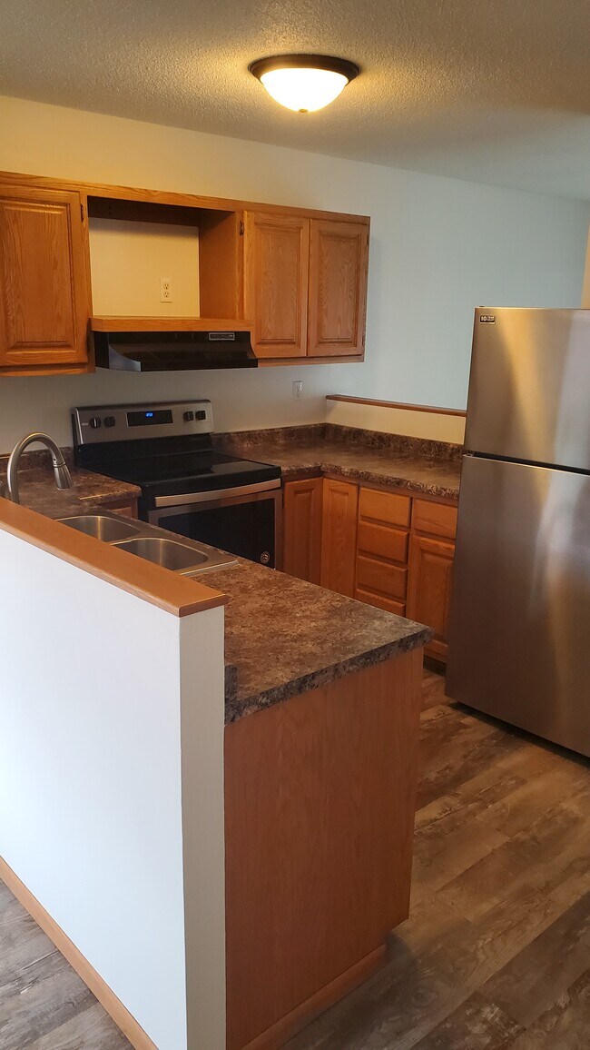 Building Photo - 325 Shorewood Cir