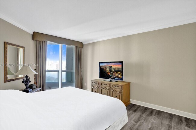 Building Photo - 21050 Point Pl