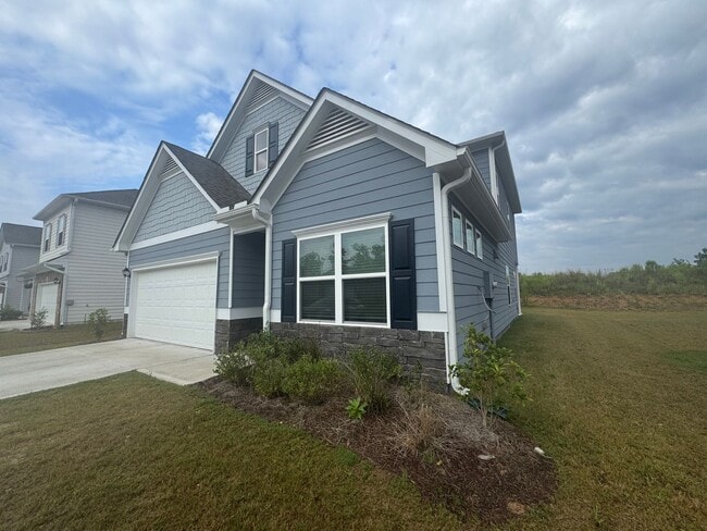 Primary Photo - Newer 3/2.5 House in Armuchee- $2,200