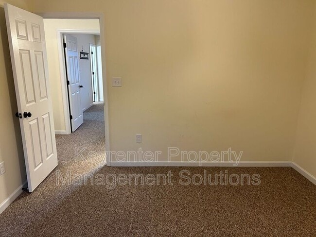 Building Photo - 107 Oakstone Run