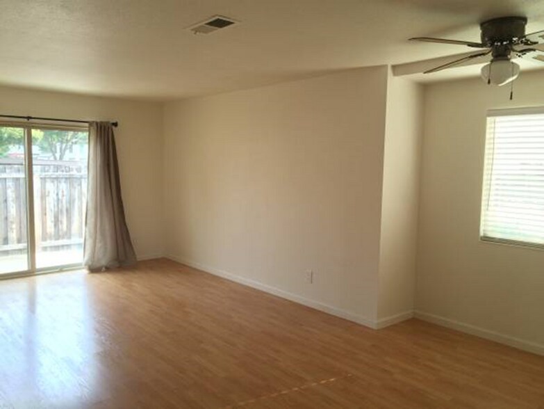 Building Photo - 1846 Primavera Dr