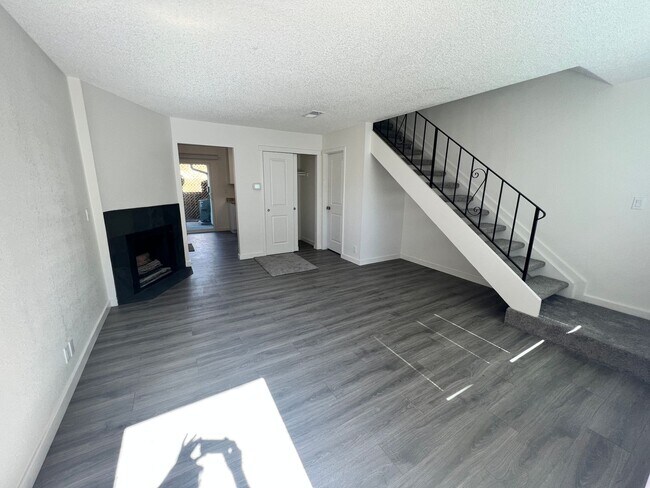 Building Photo - 141 Woodbury Cir