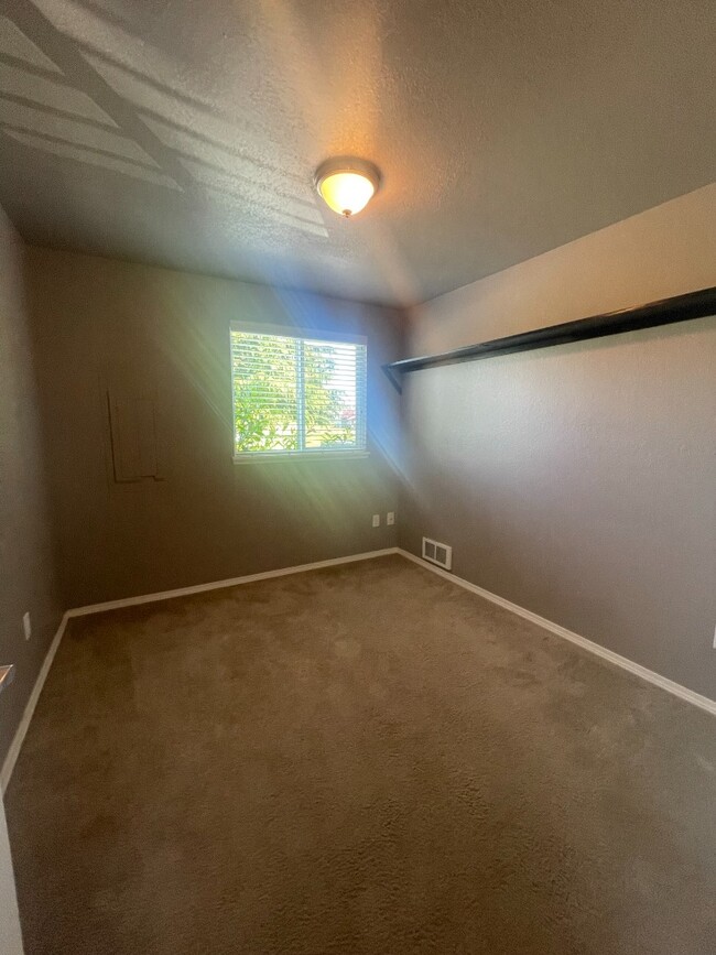 Building Photo - Cute 3 bedroom, 1 bath home located in The Meadows!