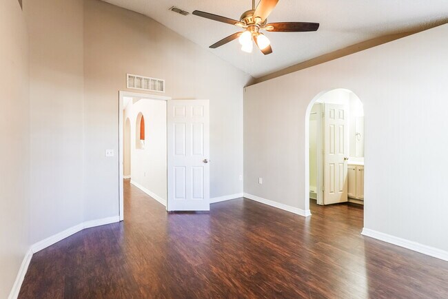 Building Photo - 2688 Whispering Trails Dr