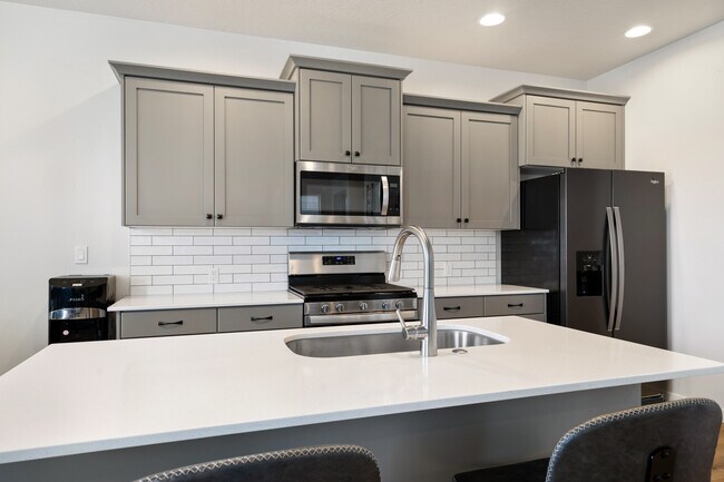 Building Photo - 5359 S Redeken Pl