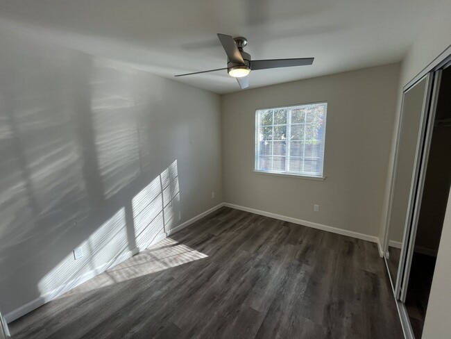 Building Photo - SAC T 2569