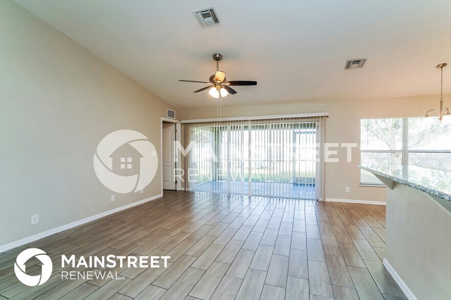 Building Photo - 916 NW 15th Ave