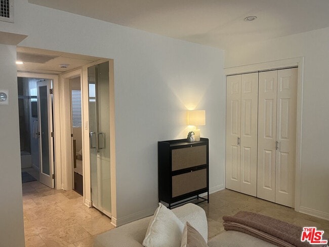 Building Photo - 866 Hilldale Ave