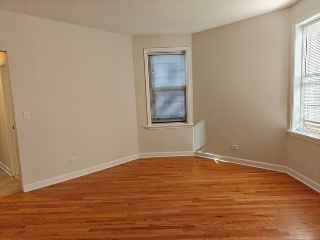 Building Photo - 4941 N Drake Ave