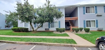 Building Photo - Centrally located, elegantly updated 2-bedroom & 1-bath 1st fl condo