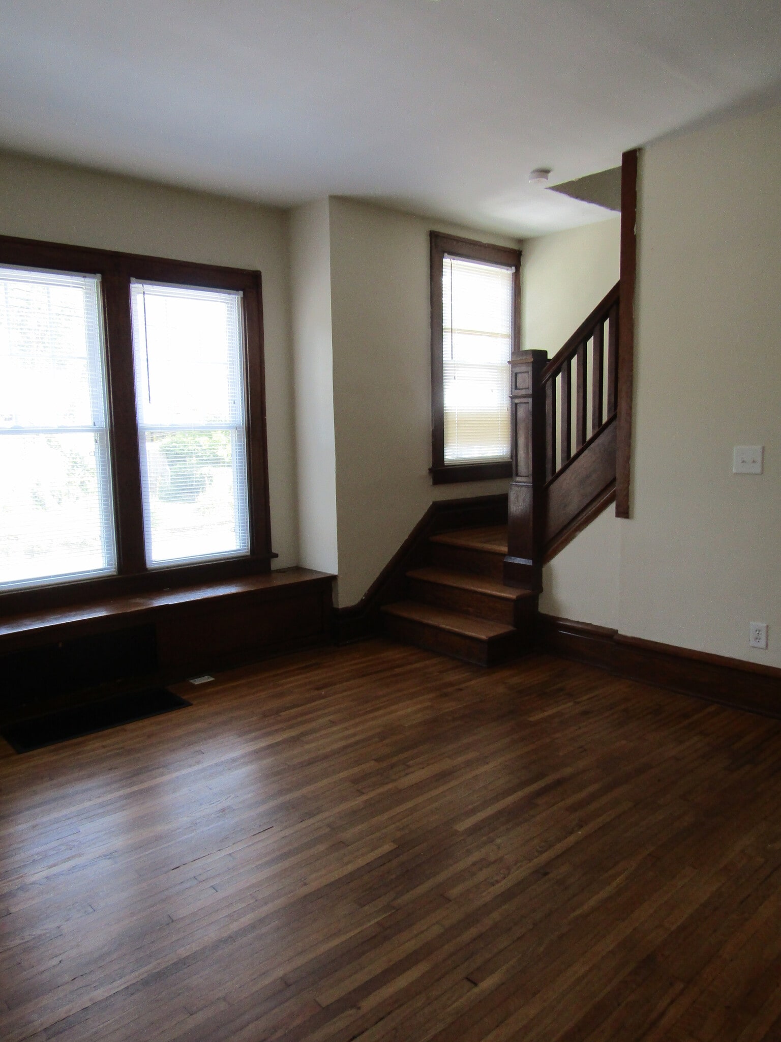Building Photo - 2444 Deming Ave