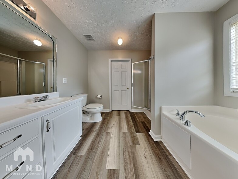 Building Photo - 280 Shadowbrooke Dr