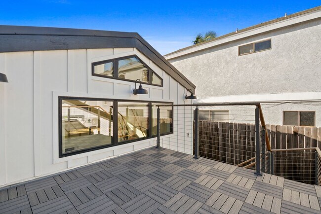 Building Photo - 1105 Stanford Ave