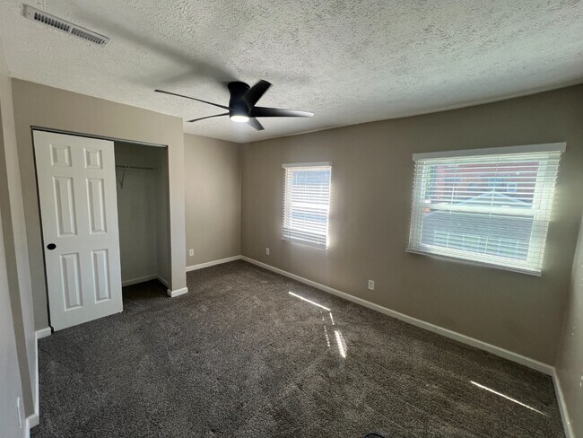 Building Photo - Updated 2-Bed Gem with Natural Light in the Heart of Covington