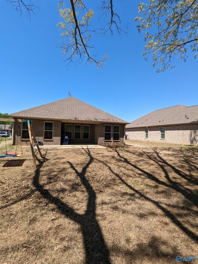 Building Photo - 152 Summer Pointe Ln