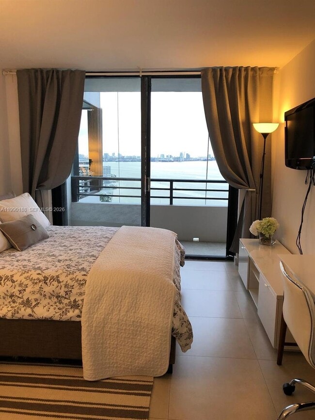 Building Photo - 2333 Brickell Ave