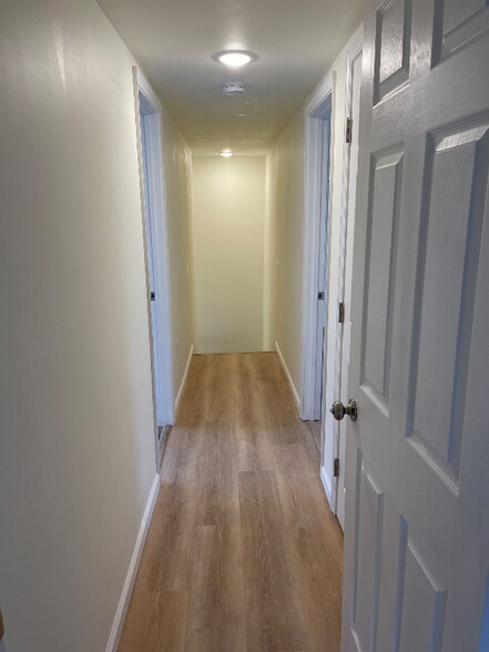 Building Photo - 1704 Buchanan Trail E