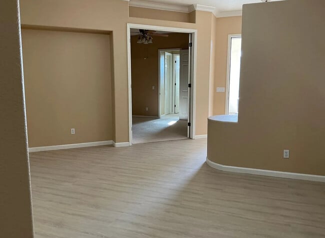Building Photo - 1065 Garden Gate Dr