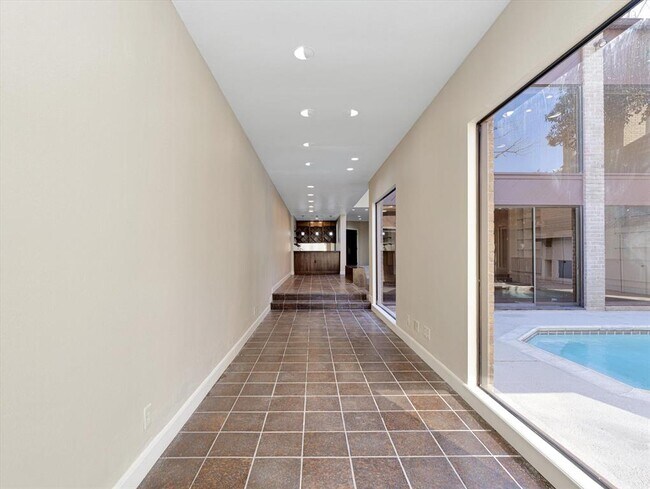 Building Photo - 5600 San Felipe St