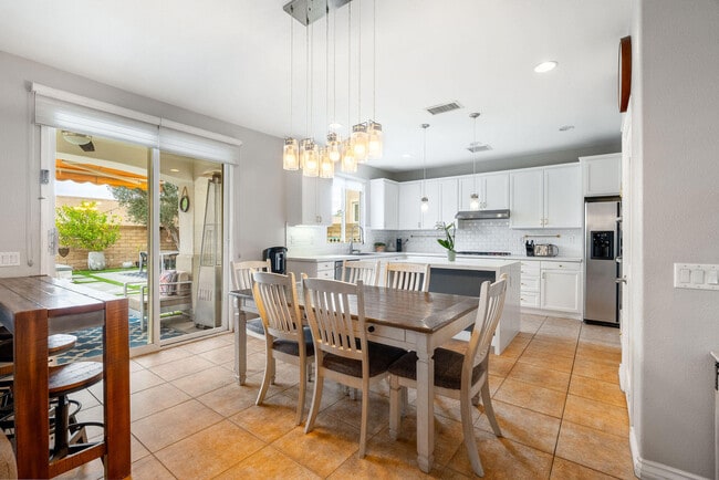 Building Photo - 282 Paseo Vista Cir