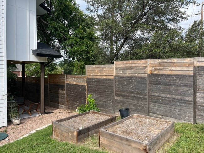Building Photo - 3507 Oak Springs Dr