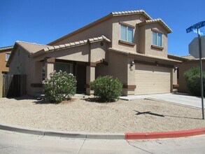 Building Photo - Spacious Home in Gated Community!
