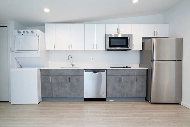 Building Photo - 369 W 36th St.