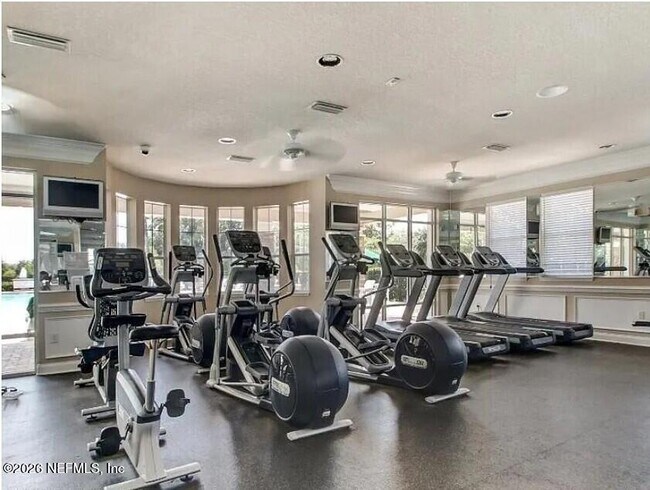 Building Photo - 12997 Sunset Lake Dr