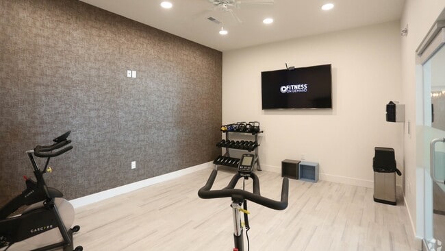 Building Photo - 2100 E Aventura Way