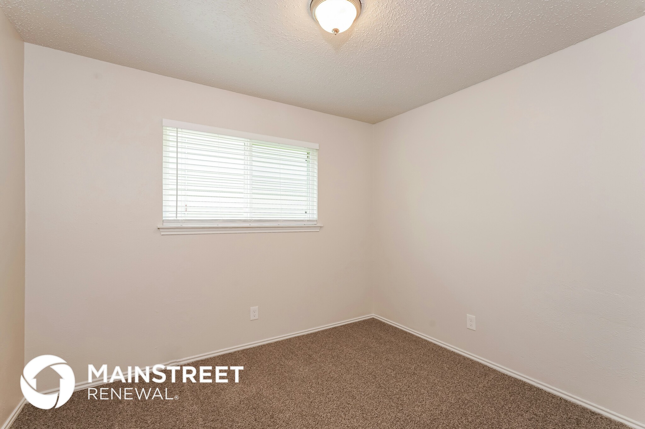 Building Photo - 2654 Hartford Ln