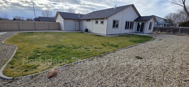 Building Photo - 11756 W Bronte St