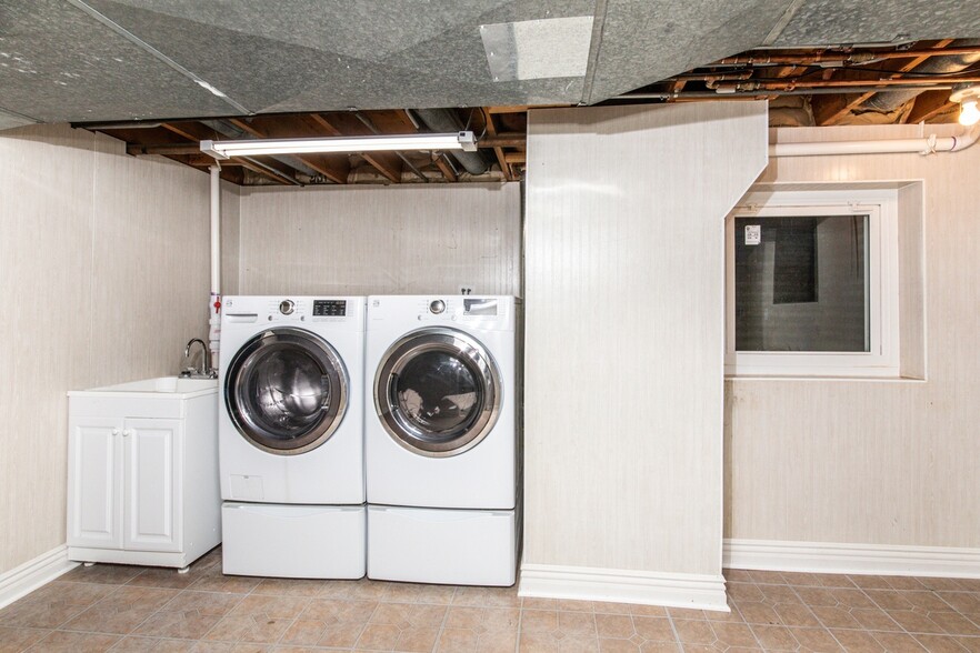 Building Photo - 511 S Dwyer Ave