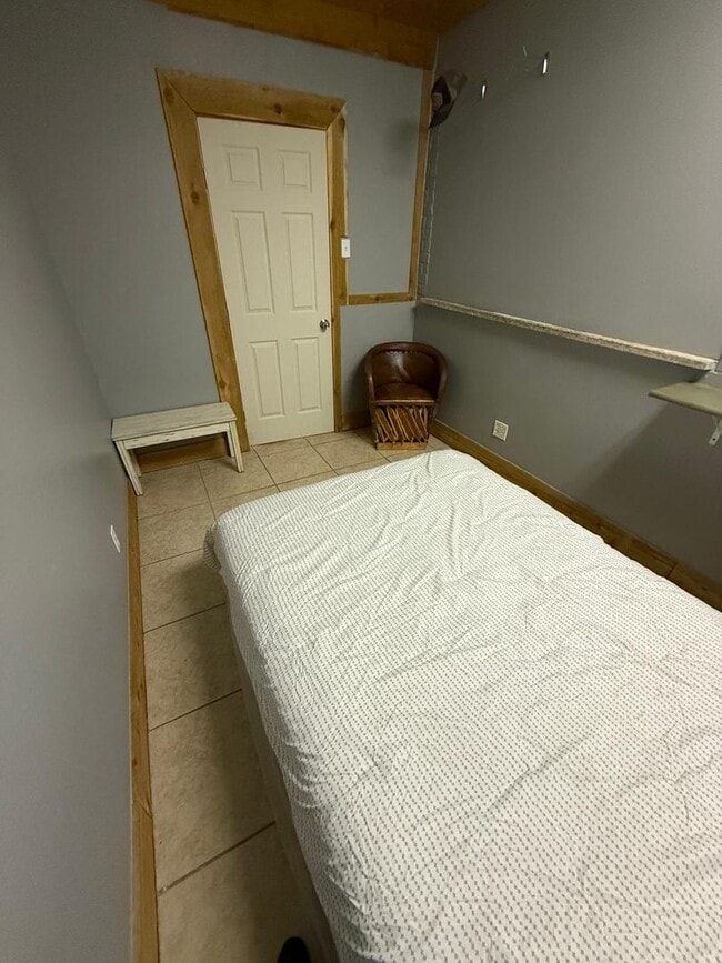 Building Photo - Affordable, Unique 3 bedroom