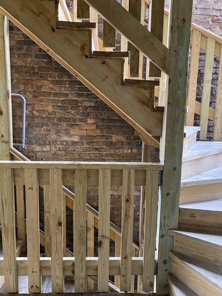 Back Porch - 4930 N Kedzie Ave