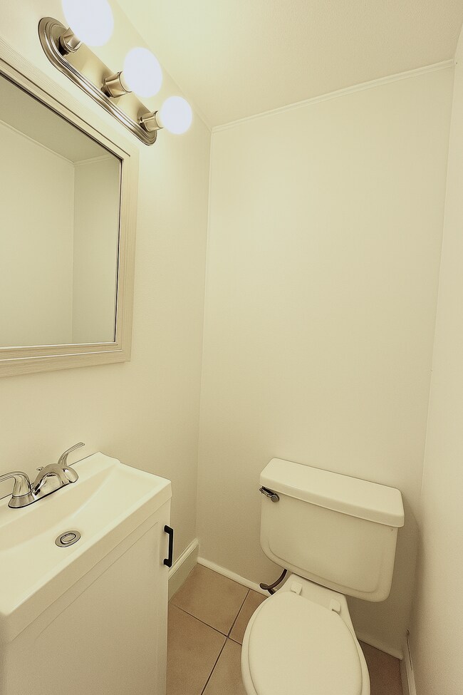 Building Photo - 326 N Summit St