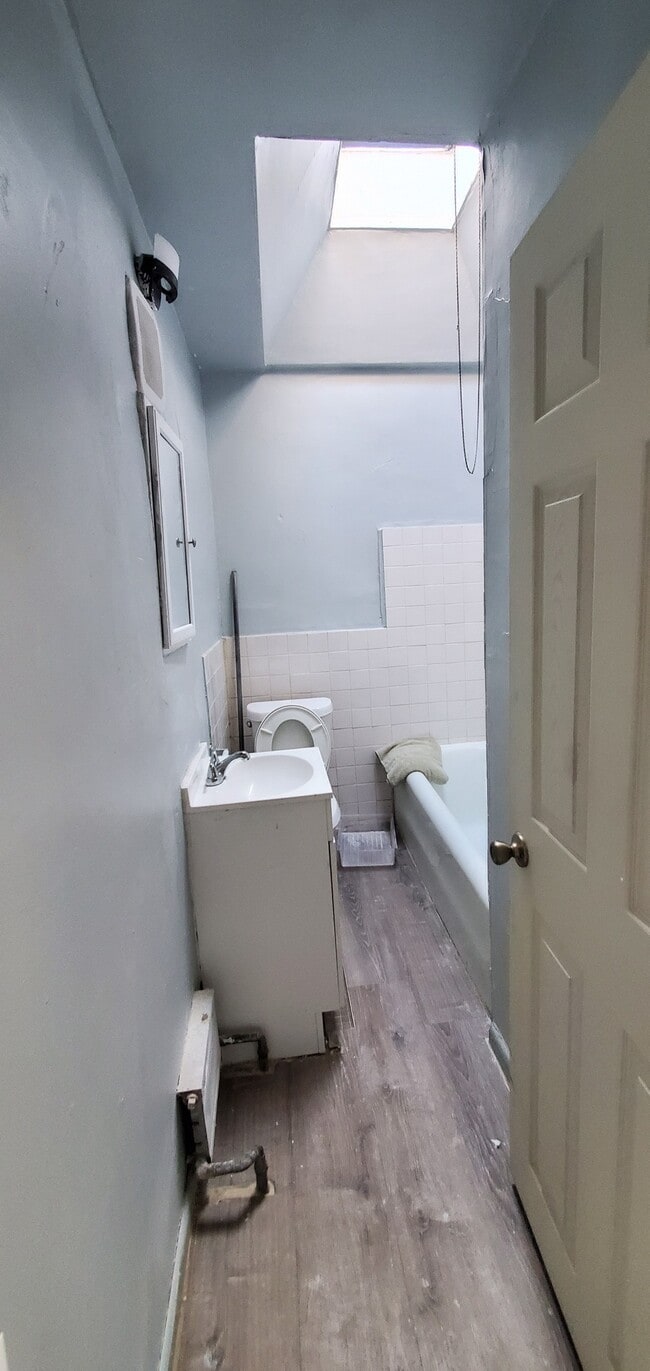 Building Photo - 2157 Eastburn Ave