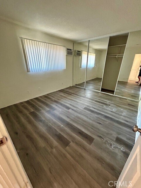 Building Photo - 685 E Vista Chino