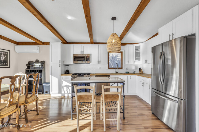 Building Photo - 78 Tall Timber Dr
