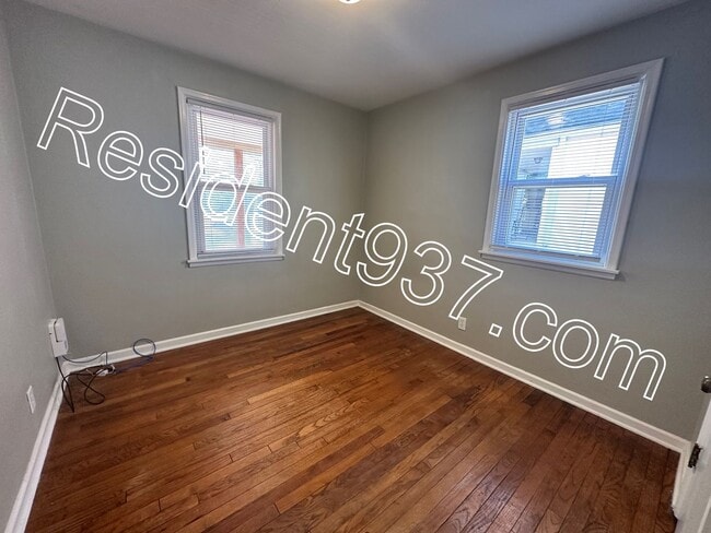 Building Photo - 2 Bed 1 Bath