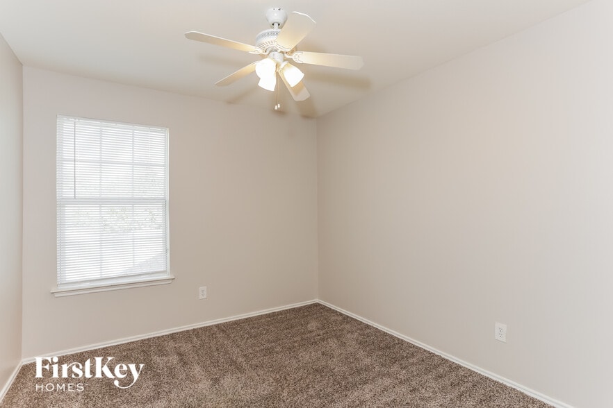 Building Photo - 6118 Veranda Way